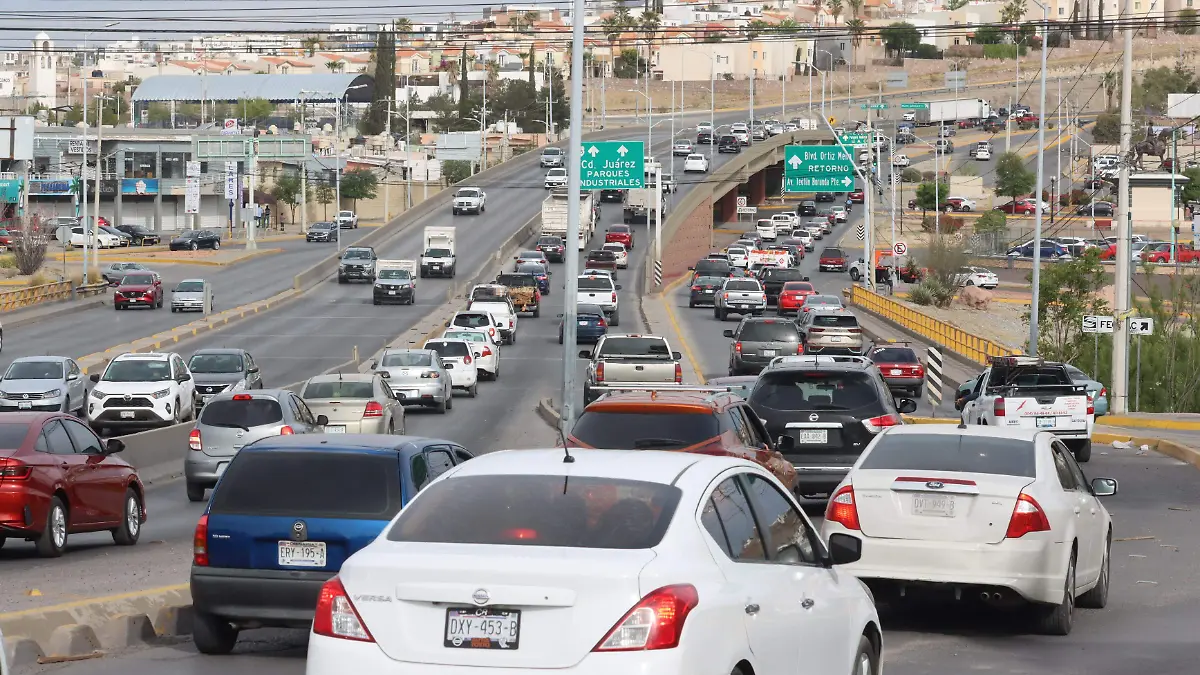 Caos Vial Periferico de la Juventud y Oriz Mena Por varios Choques (5)-ma